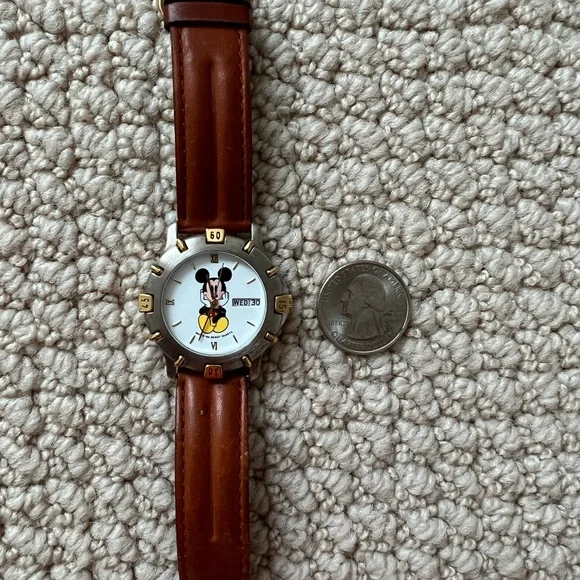 Mickey Mouse watch. - Picture 4 of 6